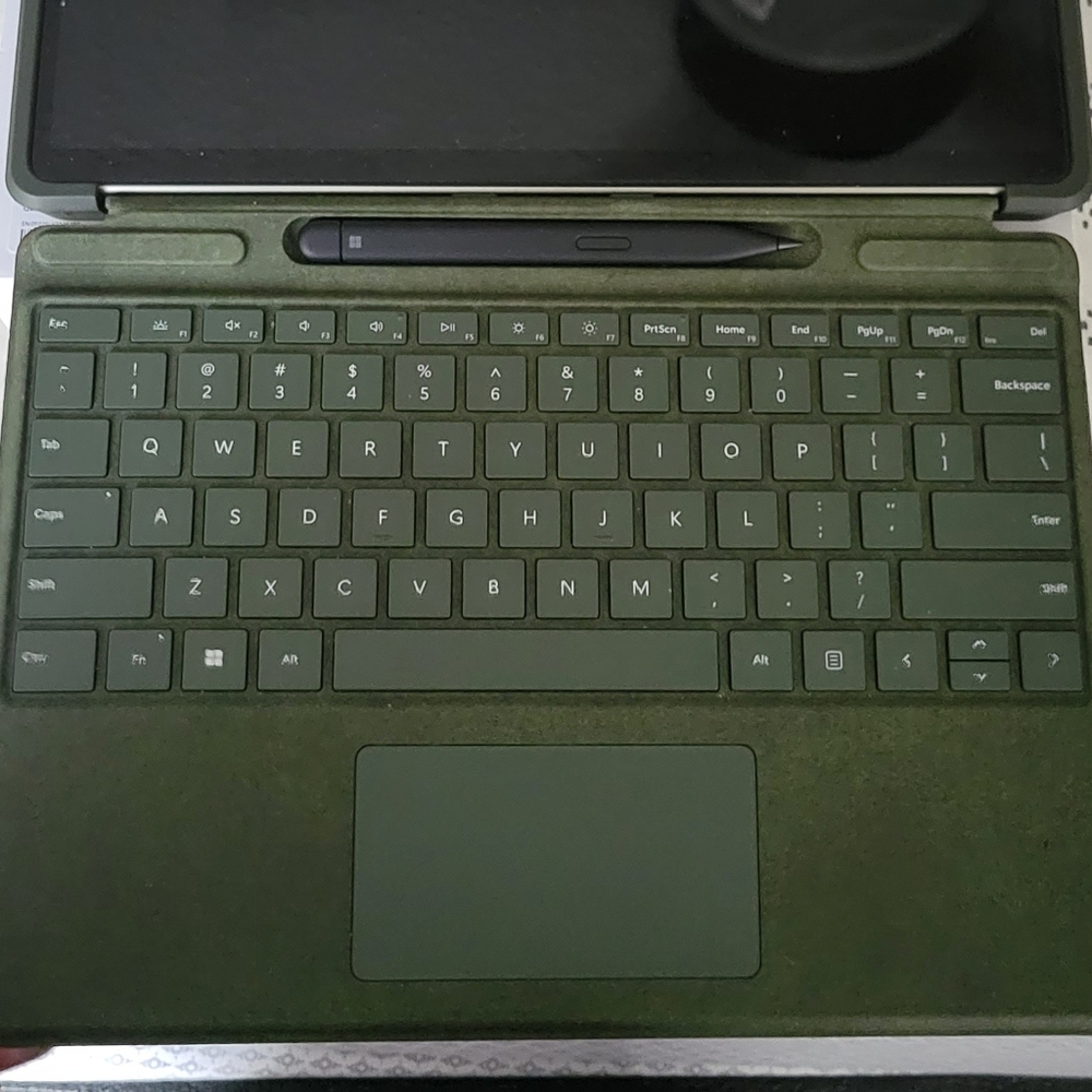 Surface Pro Signature Keyboard with Slim Pen 2 Forest Green